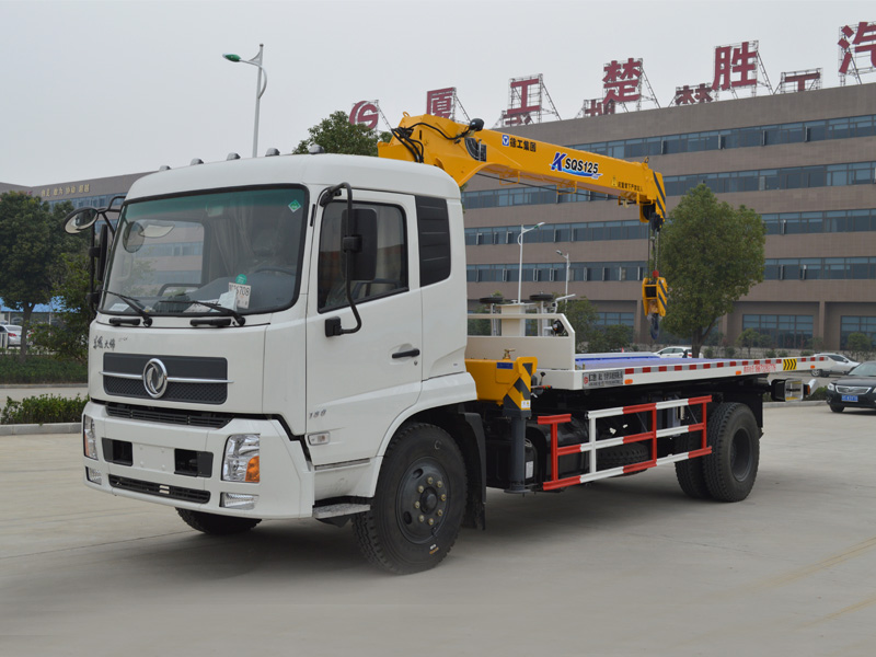 東風(fēng)天錦平板帶吊清障車